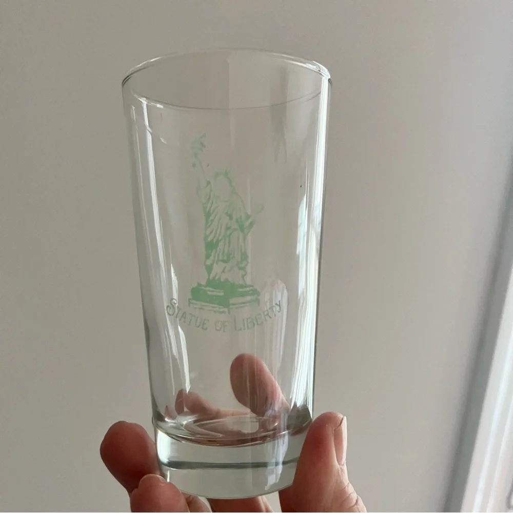 Set of Statue of Liberty glasses 7 in all and beautiful condition clear …